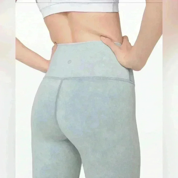 Lululemon Wunder Under High-Rise Tight *Snow Washed 28" Washed Chambray Size 4 - Picture 4 of 7